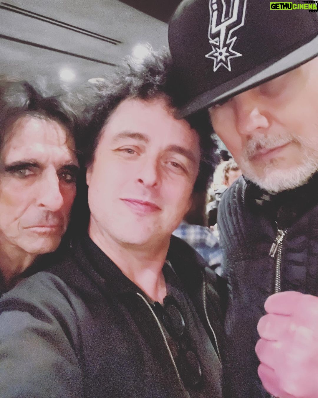Billie Joe Armstrong - 130.4K Likes - Detroit Oakland Chicago