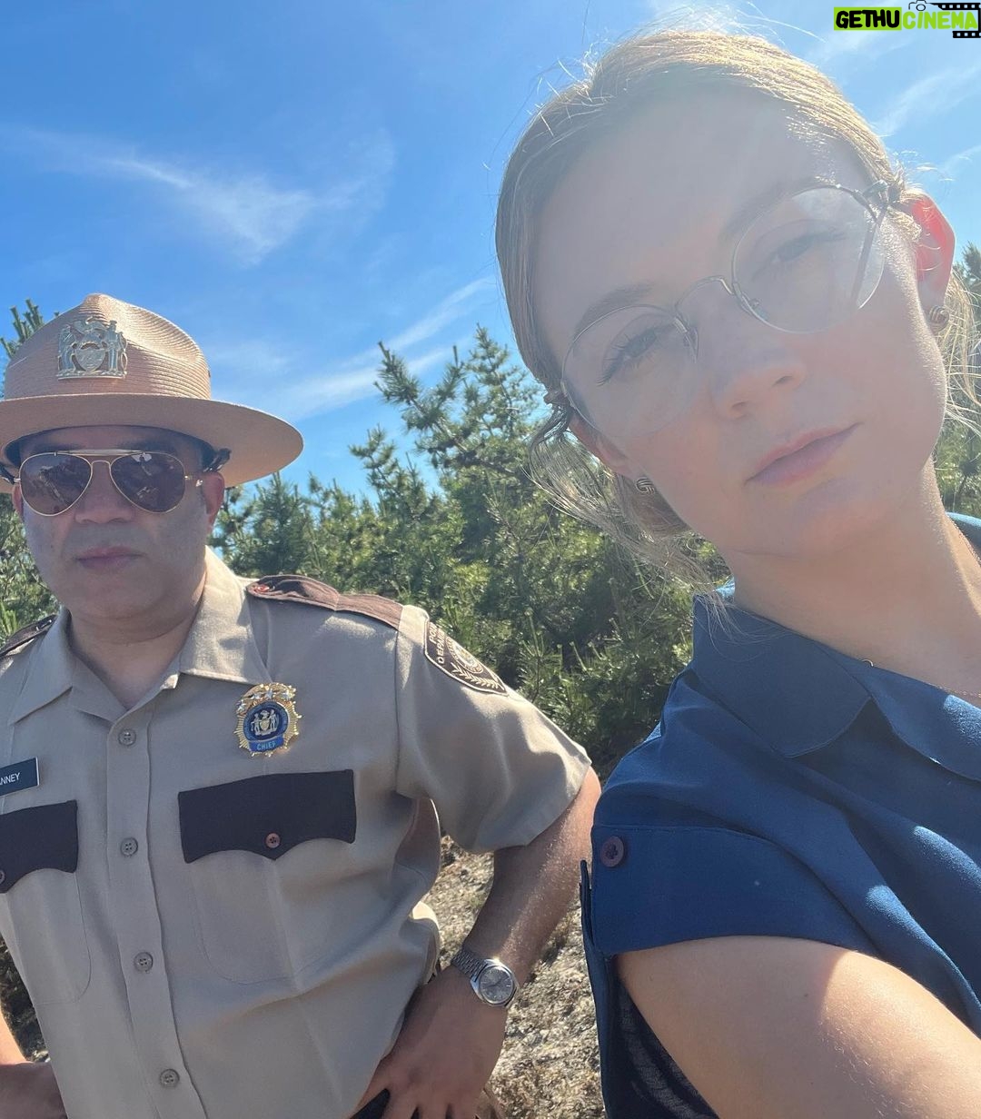 Billie Lourd Instagram - 🩺👩⚕️🩺@ahsfx episodes 3 & 4 are out tonight so in classic me fashion I just haaaad to post this #selectionoselfies o me as #drhannah #hannahnotmontana