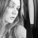 Billie Lourd Instagram - 🪩🤰🏻🪩 #blaséontheoutsideblessedontheinside 👁:@missjobaker 💇🏻‍♀️:@brycescarlett 💃🏻:@stellamccartney @sweetbabyjamie 🤰🏻:@avstenrydell