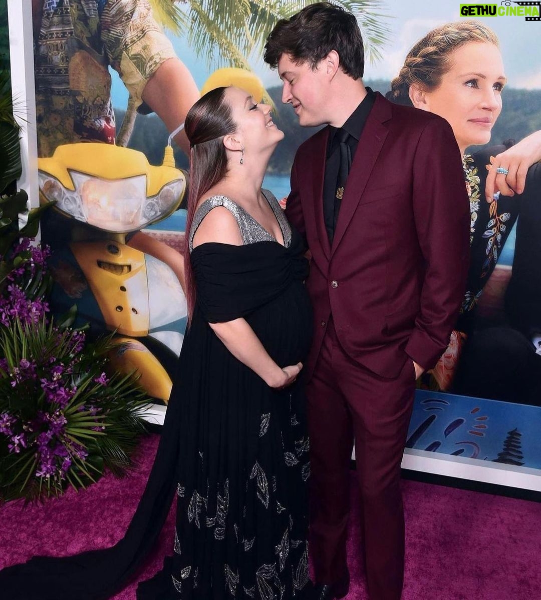 Billie Lourd Instagram - πΊπ€°π»πΊ custom @louisvuitton by π @nicolasghesquiere for the @tickettoparadise premiere last night π€