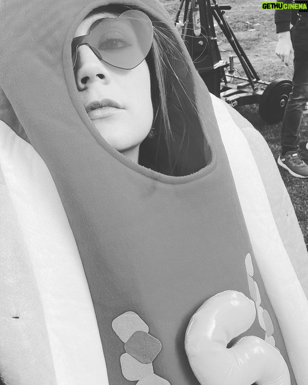 Billie Lourd Instagram - ðŸŒðŸ‡¬ðŸ‡§ðŸŒif you’ve always wanted to see a super pregnant me in a hot dog costume (don’t lie to yourself I know it’s your main dream in life!!!) @andmrs_themovie is the movie for you!!! #hawtdawginahotdog HOT DOG MANIA