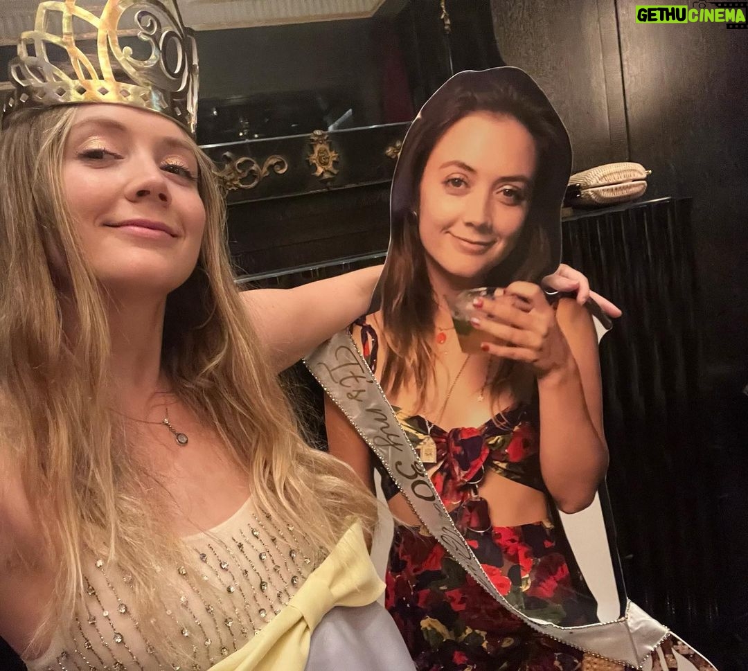 Billie Lourd Instagram - ❤️🌃❤️feelin #greaterthangrateful #fantasticful #incrediful #wonderful (working on it and accepting any and all suggestions) for all the love I got on my birthday yesterday ❤️#BBOAT #BESTBIRTHDAYOFALLTIME #whyisthistheonlyposeimcapableofdoing The Third Floor