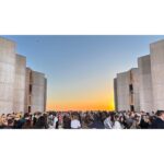 Billie Lourd Instagram – 🙏🏼🌅🙏🏼Took a bunch o #blaséontheoutside pics but felt mega #blessedontheinside to be at @nicolasghesquiere ‘s magical @louisvuitton show in #stayclassysandiego Salk Institute