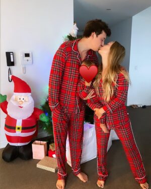 Billie Lourd Instagram - 🎄♥️🎄#merrychris from #downunda #itsamatchingting #rapsquats4santa