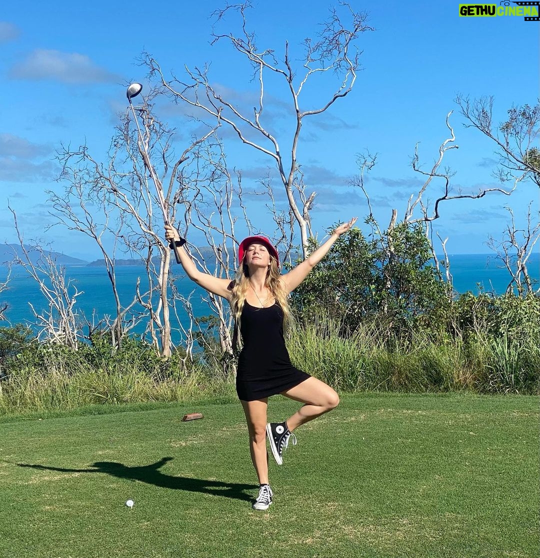 Billie Lourd Instagram - ⛳️🌅⛳️do u even golf bro?!? #golf #beautifulholes #badlycomposedtreeposewherevershegoes GOLF.com
