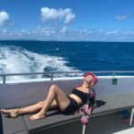 Billie Lourd Instagram - ⛴🌞⛴#blaséontheoutsideblessedontheinside #boatsnheauxs