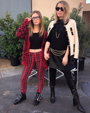 Billie Lourd Instagram - 🥂👯‍♀️🥂HAPPY BIRTH TO MY #WORKWIFE but also #REALLIFEWIFE #BILSLIE #COCOLLORY #MARGTANA #MEADINTER #URSULARK 4 lyfe!!! I LOVE YOU @lesliegrossman !!!