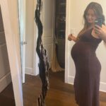 Billie Lourd Instagram - 🤯🤰🏻🤯#1yearagotoday #iNsTaGrAmVsReALiTy #asthekidssay #sundaysonday #shoutout2mybody #andallmombodsoutthere #momsaremagic ✨💖 Whoa Nelly