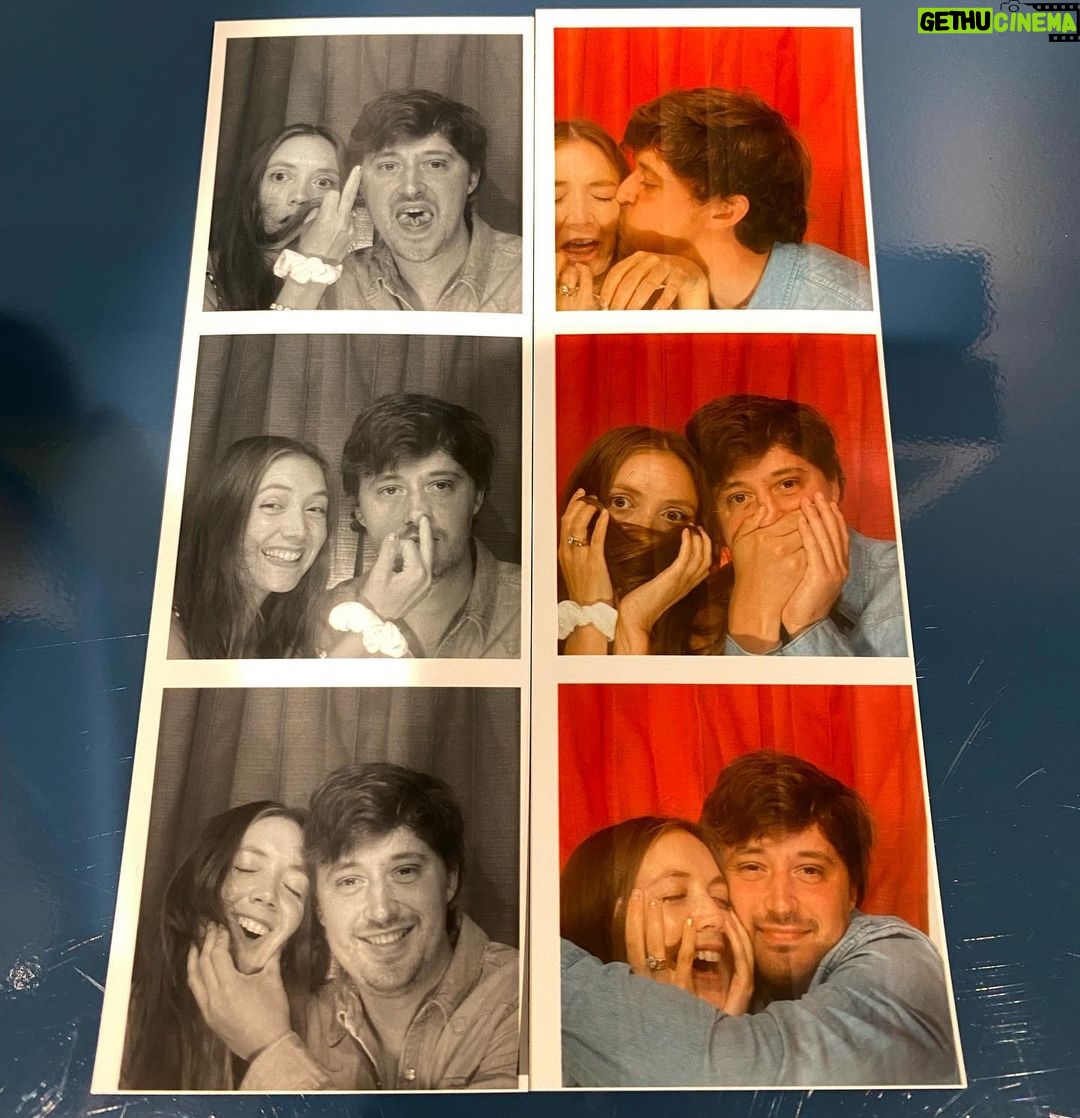 Billie Lourd Instagram - π€³πΌπ©π»βπ€βπ¨πΌπ€³πΌ#parentsnightout means #gettingdrunkoffonedrink obligatory #photoboothpics at #saddleranch and #randomtouristyselfies on #sunsetstrip followed by an #8pmbedtime #momanddad Saddle Ranch West Hollywood
