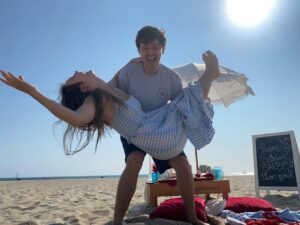 Billie Lourd Instagram - 🤕😻🤕#happyearlybday2me and as the kids say this is #howitstarted SWIPE 4 #howitsgoing  @avstenrydell surprised me with this inCrEdiBLe early bday picnic on the beach 😭💕#ilovehimsomuch …then I decided it would be a #cuteidea to hop on a @bird scooter. My #cutieidea ended up being the #oppositeofcute when I #bustedmyassontheassphault PSA don’t go on #birdscooters kids they’re dangerous af and go way too fast!!! Thank u for listening to this PSA may the force be with my face / potentially broken hand / swollen af knee also thank u to everyone at UCLA urgent care you guys are the #GOAT for bandaging up this old lady (in other news thank you for all the birthday love!!! Seeing your posts makes being in #severepain much less painful ❤️) pps fuck u bird scooters #flipthebird2bird ppps shout out to my body and its reflexes for protecting me from a much worse fate #reflexflex