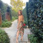 Billie Lourd Instagram – 🍓🌳🍓#parentsnightout means getting #dRuNkoffonedrink and forcing @avstenrydell to take pics of you #puttingyourlegup cause you put on #mascara for once in your life #souffleisbae #hunsmet4sunset