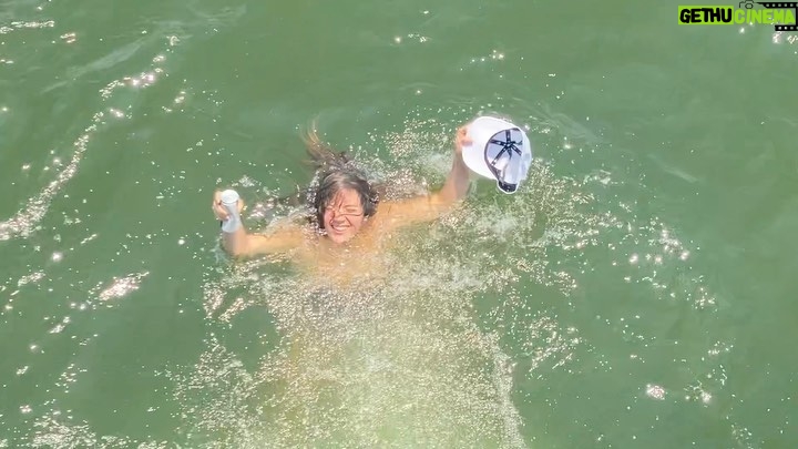 Billie Lourd Instagram - 🇺🇸4️⃣🇺🇸She swallowed more lake water than beer but #shedidityall #lakelife #mercuh #backwardscap #michelobultra #happy4th