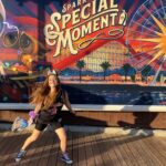 Billie Lourd Instagram - 🏰🎡🏰 #specialmoment #meatsweats #jerseyshore #riseoftheresistance #isthebestrideever #ohandofcourse #soarin #isaclosesecond #DISNEYLAND4EVER Disneyland- Where All Your Dreams Come True