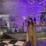 Billie Lourd Instagram – 🦵🏼👩‍❤️‍👨🦵🏼#parentsnightout means forcing @avstenrydell 2 take a bunch of #touristypics of you puttin your #legup #allovervegas and #runningdownupescalators (special shout out to GrandMa @aenclade and PopE @erickb310 4 hangin upstairs with the kid while we acted like kids) and yes I’m #doublefistingmilkbar #longestcaptionevergoesto Youth