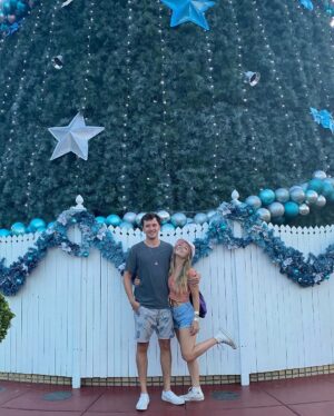 Billie Lourd Instagram - 🎄♥️🎄#merrychris from #downunda #itsamatchingting #rapsquats4santa