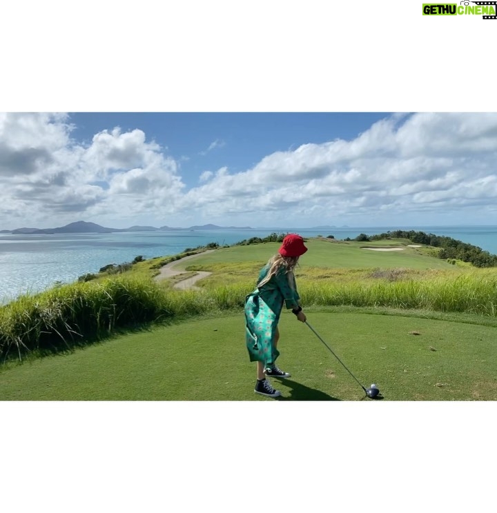 Billie Lourd Instagram - ⛳️🌅⛳️do u even golf bro?!? #golf #beautifulholes #badlycomposedtreeposewherevershegoes GOLF.com