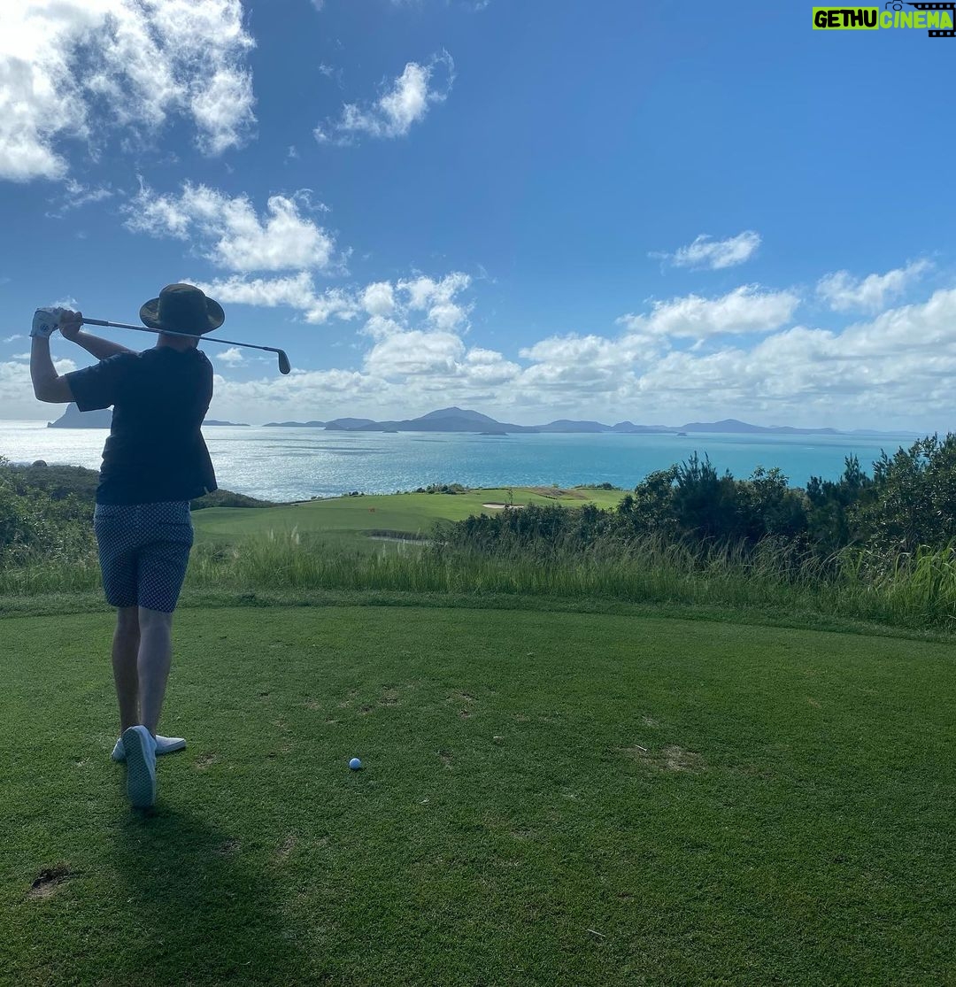 Billie Lourd Instagram - ⛳️🌅⛳️do u even golf bro?!? #golf #beautifulholes #badlycomposedtreeposewherevershegoes GOLF.com