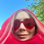 Billie Lourd Instagram - 🌭🇬🇧🌭if you’ve always wanted to see a super pregnant me in a hot dog costume (don’t lie to yourself I know it’s your main dream in life!!!) @andmrs_themovie is the movie for you!!! #hawtdawginahotdog HOT DOG MANIA