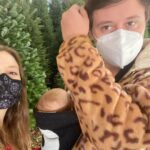 Billie Lourd Instagram - ❤️👑❤️HAPPY #parentalanniversary TO THIS D (#damn) A (#angelic) D (#dude) @avstenrydell !!! #petitiontomakeparentalanniversaryathing