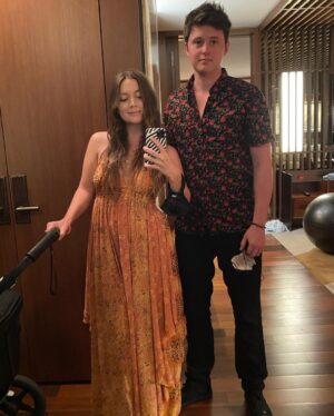 Billie Lourd Instagram - ❤️👑❤️HAPPY #parentalanniversary TO THIS D (#damn) A (#angelic) D (#dude) @avstenrydell !!! #petitiontomakeparentalanniversaryathing