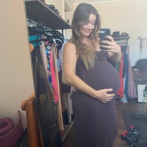 Billie Lourd Instagram - 🤯🤰🏻🤯#1yearagotoday #iNsTaGrAmVsReALiTy #asthekidssay #sundaysonday #shoutout2mybody #andallmombodsoutthere #momsaremagic ✨💖