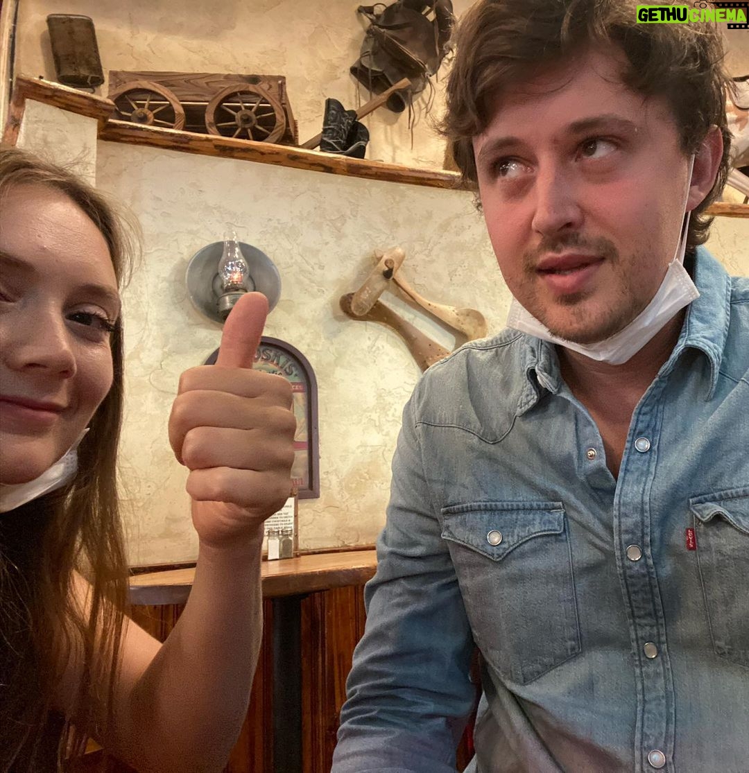Billie Lourd Instagram - π€³πΌπ©π»βπ€βπ¨πΌπ€³πΌ#parentsnightout means #gettingdrunkoffonedrink obligatory #photoboothpics at #saddleranch and #randomtouristyselfies on #sunsetstrip followed by an #8pmbedtime #momanddad Saddle Ranch West Hollywood