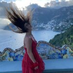 Billie Lourd Instagram - 🌅💃🏻🌅#blaséontheoutsideblessedontheinside #positanheaux #boobfountain Positano