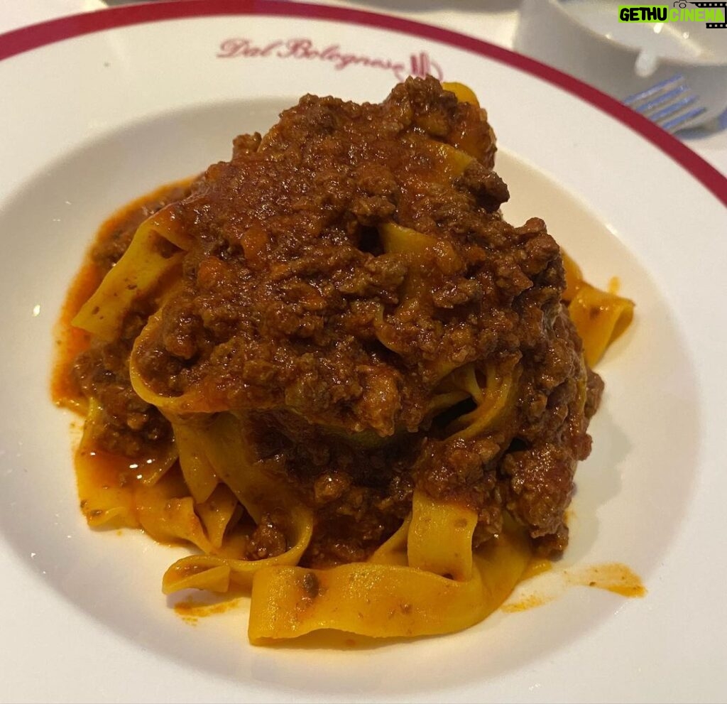 Billie Lourd Instagram - 🇮🇹🤌🏼🇮🇹#roaminrome #pasta #pasta #pasta #morepasta #ohandsomepasta Pasta No Stop!!!!