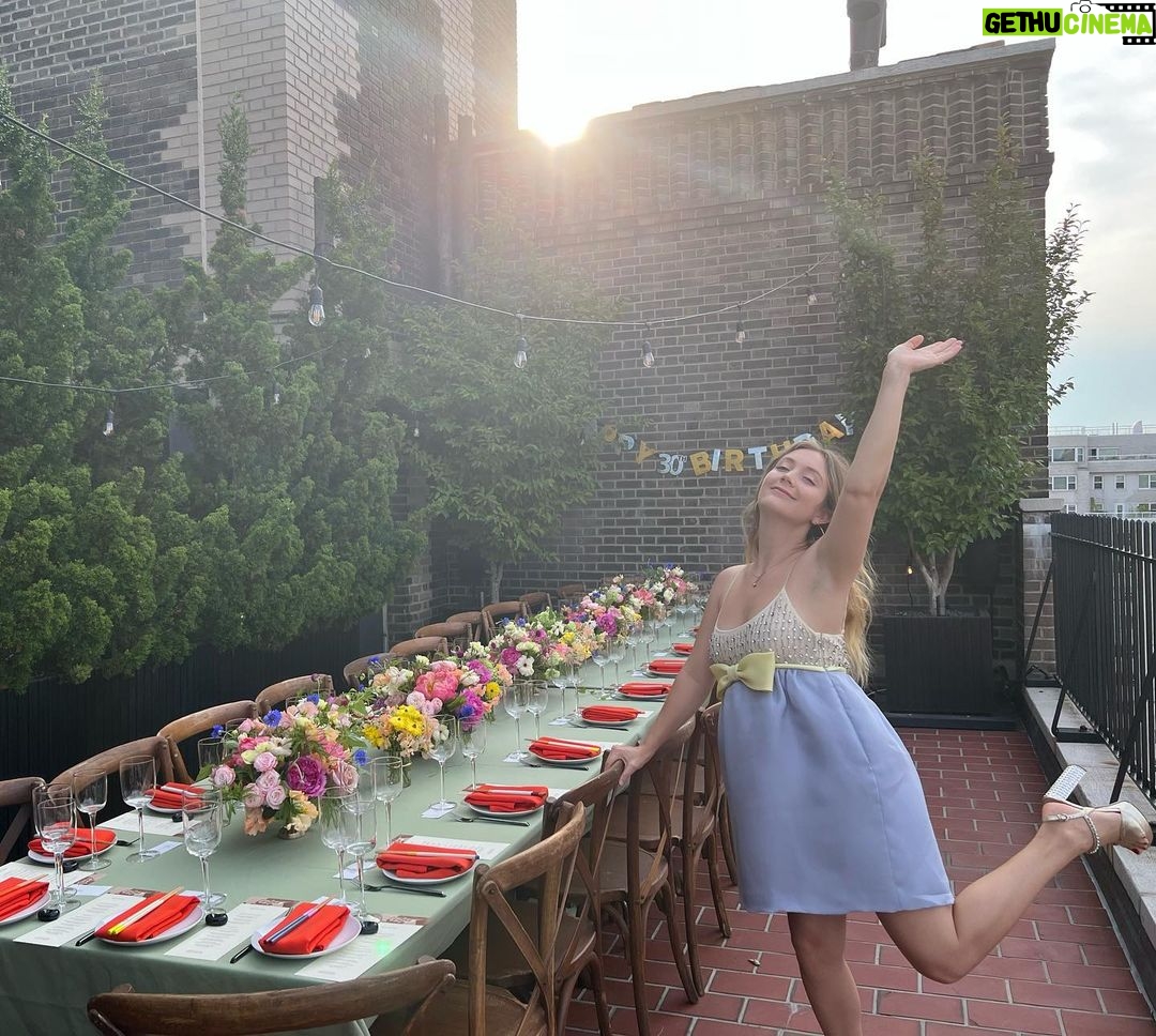 Billie Lourd Instagram - ❤️🌃❤️feelin #greaterthangrateful #fantasticful #incrediful #wonderful (working on it and accepting any and all suggestions) for all the love I got on my birthday yesterday ❤️#BBOAT #BESTBIRTHDAYOFALLTIME #whyisthistheonlyposeimcapableofdoing The Third Floor