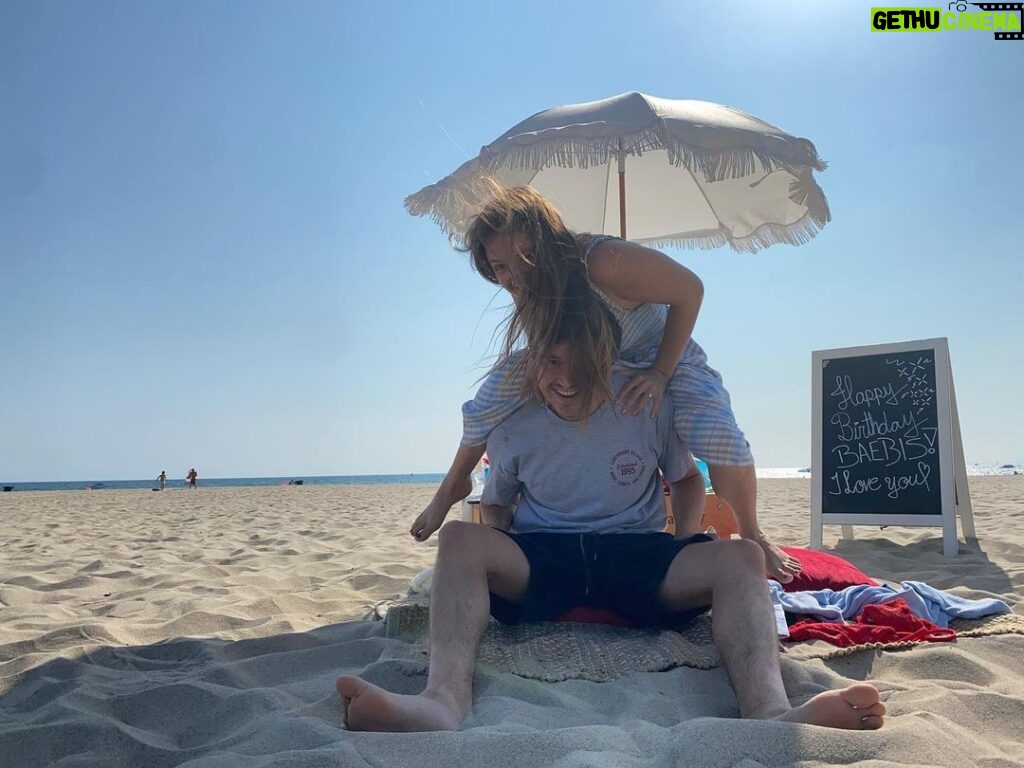 Billie Lourd Instagram - 🤕😻🤕#happyearlybday2me and as the kids say this is #howitstarted SWIPE 4 #howitsgoing @avstenrydell surprised me with this inCrEdiBLe early bday picnic on the beach 😭💕#ilovehimsomuch …then I decided it would be a #cuteidea to hop on a @bird scooter. My #cutieidea ended up being the #oppositeofcute when I #bustedmyassontheassphault PSA don’t go on #birdscooters kids they’re dangerous af and go way too fast!!! Thank u for listening to this PSA may the force be with my face / potentially broken hand / swollen af knee also thank u to everyone at UCLA urgent care you guys are the #GOAT for bandaging up this old lady (in other news thank you for all the birthday love!!! Seeing your posts makes being in #severepain much less painful ❤️) pps fuck u bird scooters #flipthebird2bird ppps shout out to my body and its reflexes for protecting me from a much worse fate #reflexflex