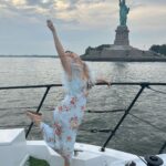 Billie Lourd Instagram – 🗽3️⃣0️⃣🗽MY #BODYAGE IS FINALLY GETTING CLOSER TO MY #SOULAGE #yeehaw I’m On A Boat