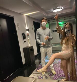 Billie Lourd Instagram - 🦵🏼👩‍❤️‍👨🦵🏼#parentsnightout means forcing @avstenrydell 2 take a bunch of #touristypics of you puttin your #legup #allovervegas and #runningdownupescalators (special shout out to GrandMa @aenclade and PopE @erickb310 4 hangin upstairs with the kid while we acted like kids) and yes I’m #doublefistingmilkbar #longestcaptionevergoesto