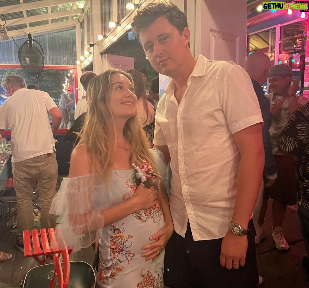 Billie Lourd Instagram - ππ©ββ€οΈβπ¨πITβS MY FAVORITE HOLIDAY O THE YEAR YALL: @avstenrydell βs birfday!!! I LOVE HIM MORE THAN ANY OL INSTAGRAM POST COULD EVER EXPRESS!!! HAPPY BIRTHDAY @avstenrydell !!! #mynumber1is31 #myhunis31 #notanun31 #gotnopunsjust31 #31buthecanstillrun #31andstillfun #hesmysunhes31 #lovehimatonat31 #iwon #31