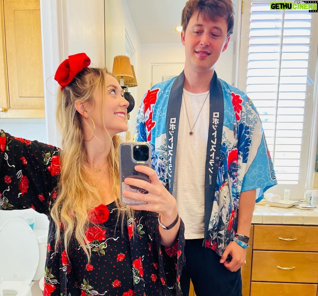 Billie Lourd Instagram - ππ©ββ€οΈβπ¨πITβS MY FAVORITE HOLIDAY O THE YEAR YALL: @avstenrydell βs birfday!!! I LOVE HIM MORE THAN ANY OL INSTAGRAM POST COULD EVER EXPRESS!!! HAPPY BIRTHDAY @avstenrydell !!! #mynumber1is31 #myhunis31 #notanun31 #gotnopunsjust31 #31buthecanstillrun #31andstillfun #hesmysunhes31 #lovehimatonat31 #iwon #31