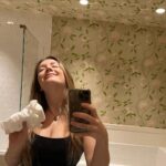 Billie Lourd Instagram - ✨🐣✨TFW you finally leave the house for the first time in 942 years and your baby miraculously sleeps through dinner and you get to feel like a semi human for a sec?! And you get to have a fancy drink that comes out of a fancy smoky chamber?!? #whoa #swipe4proof Big shout out to our ✨sponsors✨ for making this night possible #myboobs @uppababy @hatchgal @swaddleme @coterie #austensrockingskillz jk I’m #notacoolenoughmom for a #momsponsorship but shout out to me for putting on #heels and wearing #mascara oh and in other news the #parentsnightout #hashtag is back I know you guys missed it oh and swipe for an #oddmirrorselfie of me with a #diaper oh and you’re welcome for this #unnecessarilylongcaption #longcaptionlonglife