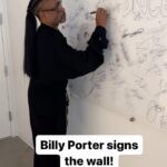 Billy Porter Instagram - @theebillyporter signs our wall after a fab interview with @elvisduran! 🎙️ #BillyPorterOnElvis in our @mercedesbenzusa interview lounge Elvis Duran Show