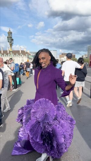 Billy Porter Instagram - It might take them a minute to see you. In the meantime, make sure you see yourself!

💜🙋🏾‍♀️

 #authentic #unapologetic #notaskingforpermission #brokeasweat