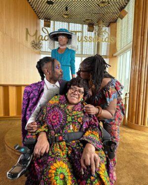 Billy Porter Instagram - Screaming Happy Birthday to my baby sister and best friend, confidante, protector  @mmpeanut1922! 💕 🎂🎁🎉🥳