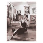 Birce Akalay Instagram - Size çok sevdiğim birini yeniden tanıştırmak istiyorum.Kendisi 2017’den beri tam 7 yıldır sağlıklı beslenme danışmanım, @change_your_habit markasının kurucusu, yoğun ve toksik yaşam biçimlerimizin ve beslenme alışkanlıklarımızın,bedenimize ve psikolojimize verdiği zararlar üzerine her geçen gün yeni faydalı bilgiler ekleyerek bizlere aktaran kıymetli ve çalışkan dostum İlker Çağlayan. Mesele diyet ya da kalori hesabı yapmak değil, mesele insan vücudunu gerçekten ihtiyacı olan sağlıklı besinlerle ve faydalı alışkanlıklarla desteklemek. Üstelik bu “sağlıklı yemek” denince akla ilk gelen “kesinlikle tatsız tuzsuz” olduğu önyargısına düştüğümüz besinlerin bu kadar lezzetli olabileceği hiç aklımıza gelmezken. Bu sayede 7 yıldır hiç diyet yapmadan sağlıklı beslenerek, yani aslında sadece alışkanlıklarımı değiştirerek sağlıklı bir kiloda ama en önemlisi sağlıklı bir bedende yaşayabiliyorum. Çevremdeki dostlarımı da her defasında güvenle yönlendirebiliyorum. Beni desteklediğin her gün için sana çok ama çok teşekkür ediyorum İlker. 7 yıldır değişmeyen lezzetli yemekleriniz ve özeniniz için tüm @change_your_habit çalışanlarına ayrıca teşekkür ederim. Sizi seviyorum! 💚