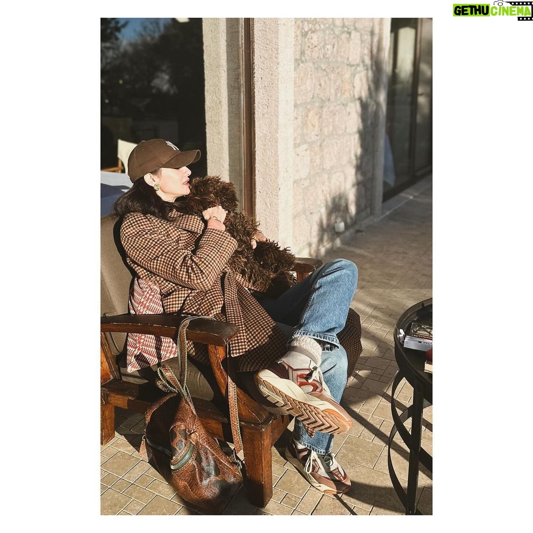 Birce Akalay Instagram - ______ That book is finished my dear friend. You have once again charmed and healed me with your surprise rooms of your soul.. I'll be eternally grateful. ..The London Blue Butterfly saluted the snakes in the mirror, flew out of the cocoon again and never forgot her loved ones.. @dilarakarabay 🪐 Simurg Inn