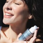 Birce Akalay Instagram - Neutrogena'nın Retinol Boost ailesiyle tanıştıktan sonra, cildimdeki değişim gerçekten muazzam oldu! 🙏🏼💙✨ Bu yıl boyunca kullandığım tüm ürünler, günden güne benim için birer güzellik ritüeline dönüştü. Retinol Boost ailesi, cildimin ihtiyaç duyduğu bakımı 4 mevsim eksiksiz bir şekilde karşılıyor. 🌸🌞🍁❄️ Her ürünün kendine özgü bir katkısı var ve bir arada kullanmanın, cildime sağladığı dengeyi hissetmeyi çok seviyorum. Zaman ayırmak ve bu ürünlere güvenmek, gerçekten güzel bir geri dönüş almak demek! 🌝 Siz de cildinize özel bir bakım yapmak istiyorsanız, yeni yılda bu aileyi keşfetmelisiniz. @neutrogenaturkiye #işbirliği