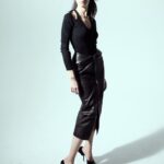 Birce Akalay Instagram - Hello dear. From @magnetquarterly for “As The Crow Flies” Season 2 Genel Yayın Yönetmeni / Editor in Chief: @iremsent & @selimcancelik Yayın Direktörü / Publishing Director: @ebubekir.elkatmis Fotoğraf / Photography: @karademirburcu Fotoğraf Asistanı / Photography Assistant: @ffurkanirmak Styling: @pinaraytas Styling Asistanı / Styling Assistant: @dilara _vurall Saç / Hair: @feritbelli Makyaj / Make-Up: @hakankulturofficial Makyaj Asistanı / Make-Up Assistant: @erogulzehra Prodüksiyon Asistanı / Production Asisstant: @yaseminpalal