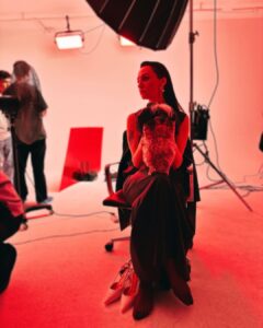 Birce Akalay Instagram - Hello dear. From @magnetquarterly for “As The Crow Flies” Season 2 Genel Yayın Yönetmeni / Editor in Chief: @iremsent & @selimcancelik Yayın Direktörü / Publishing Director: @ebubekir.elkatmis Fotoğraf / Photography: @karademirburcu Fotoğraf Asistanı / Photography Assistant: @ffurkanirmak Styling: @pinaraytas Styling Asistanı / Styling Assistant: @dilara _vurall Saç / Hair: @feritbelli Makyaj / Make-Up: @hakankulturofficial Makyaj Asistanı / Make-Up Assistant: @erogulzehra Prodüksiyon Asistanı / Production Asisstant: @yaseminpalal