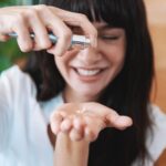 Birce Akalay Instagram - Neutrogena'nın Retinol Boost ailesiyle tanıştıktan sonra, cildimdeki değişim gerçekten muazzam oldu! 🙏🏼💙✨ Bu yıl boyunca kullandığım tüm ürünler, günden güne benim için birer güzellik ritüeline dönüştü. Retinol Boost ailesi, cildimin ihtiyaç duyduğu bakımı 4 mevsim eksiksiz bir şekilde karşılıyor. 🌸🌞🍁❄️ Her ürünün kendine özgü bir katkısı var ve bir arada kullanmanın, cildime sağladığı dengeyi hissetmeyi çok seviyorum. Zaman ayırmak ve bu ürünlere güvenmek, gerçekten güzel bir geri dönüş almak demek! 🌝 Siz de cildinize özel bir bakım yapmak istiyorsanız, yeni yılda bu aileyi keşfetmelisiniz. @neutrogenaturkiye #işbirliği