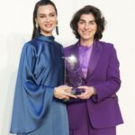 Birce Akalay Instagram - Many thanks to Harper's Bazaar Turkey for this marvellous night worthy of us. It was the most sincere and real ceremony I have attended for a long time. Thank you for honouring us with this special ceremony. See you next year. 🤍 Dün gece çok özel bir kadına ödül verme şerefine nail oldum. Kendisi Avrupa’nın ilk yapay kalp naklini gerçekleştiren doktorumuz gururumuz; Sayın Dilek Gürsoy. Diğer karelerde gördüğünüz güçlü ve öncü kadınları da tagliyorum.Siz merak edip bakarsınız artık. 🤍 Dün beni bu güçlü sahneye yakışır şıklığa ulaştıran canım arkadaşlarım. @gokaygundogdu @cananhzl @ibrahim.junior iyi ki varsınız. @harpersbazaarturkiye The Peninsula Istanbul