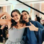 Birce Akalay Instagram - Many thanks to Harper's Bazaar Turkey for this marvellous night worthy of us. It was the most sincere and real ceremony I have attended for a long time. Thank you for honouring us with this special ceremony. See you next year. 🤍 Dün gece çok özel bir kadına ödül verme şerefine nail oldum. Kendisi Avrupa’nın ilk yapay kalp naklini gerçekleştiren doktorumuz gururumuz; Sayın Dilek Gürsoy. Diğer karelerde gördüğünüz güçlü ve öncü kadınları da tagliyorum.Siz merak edip bakarsınız artık. 🤍 Dün beni bu güçlü sahneye yakışır şıklığa ulaştıran canım arkadaşlarım. @gokaygundogdu @cananhzl @ibrahim.junior iyi ki varsınız. @harpersbazaarturkiye The Peninsula Istanbul