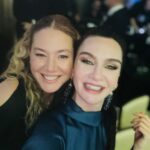 Birce Akalay Instagram - Many thanks to Harper's Bazaar Turkey for this marvellous night worthy of us. It was the most sincere and real ceremony I have attended for a long time. Thank you for honouring us with this special ceremony. See you next year. 🤍 Dün gece çok özel bir kadına ödül verme şerefine nail oldum. Kendisi Avrupa’nın ilk yapay kalp naklini gerçekleştiren doktorumuz gururumuz; Sayın Dilek Gürsoy. Diğer karelerde gördüğünüz güçlü ve öncü kadınları da tagliyorum.Siz merak edip bakarsınız artık. 🤍 Dün beni bu güçlü sahneye yakışır şıklığa ulaştıran canım arkadaşlarım. @gokaygundogdu @cananhzl @ibrahim.junior iyi ki varsınız. @harpersbazaarturkiye The Peninsula Istanbul