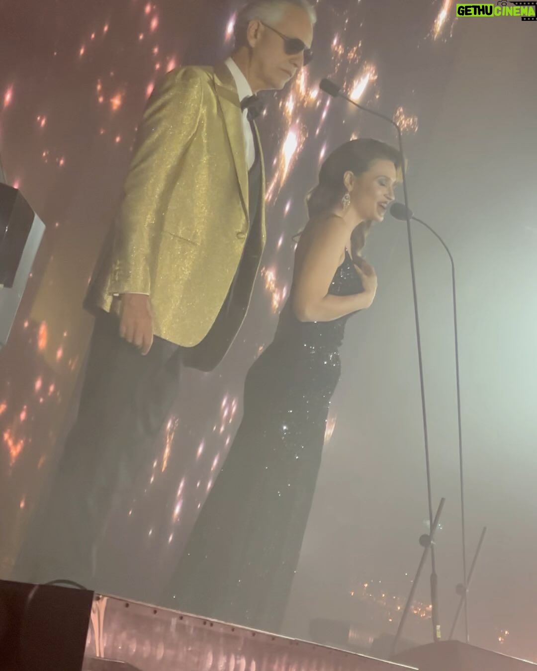 Birce Akalay Instagram - ______A mesmerising celebration night with beloved ones at the 50th anniversary of Beymen. 🥂 #goldenopulence Thank you & Congrats! Dear @beymen __________ Also many thanks to my magic handed heros for making me feel so beautiful tonight! @buraksanuk & @hakankulturofficial & @feritbelli #davet Çırağan Palace