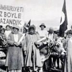 Birce Akalay Instagram - Ben Cumhuriyet çocuğuyum, Türkiye Cumhuriyeti’ne doğdum. Sayesinde doydum, okudum, çalıştım, kazandım, paylaştım, büyüdüm, çoğaldım. Ülkemin ebedi bağımsızlığı ve ilerleyişi için durmaksızın çalışmaya, sevgiyi ve hoşgörüyü anlatabilmek için nefesim tükenene kadar barışmaya, ve atalarımızdan bize miras, dünyaları alsamda değişmeyeceğim vatanımı kanımın son damlasına kadar korumaya yemin ederim. Bugün hepimizin içimizdeki bu büyük coşku, Bu ülke için aynı yeminleri etmiş yüce milletimizin sayesindedir. 100 Yaşın Kutlu Olsun Türkiye Cumhuriyeti! Ulu Önderimiz Başkomutan Gazi Mustafa Kemal Atatürk ve silah arkadaşlarına ve Cumhuriyetimizi bize hediye eden yüce milletimize minnet ve saygıyla. En büyük bayramımız kutlu olsun! “YURTTA SULH CİHANDA SULH” 🇹🇷🇹🇷🇹🇷 I am a child of the Republic, I was born in the Republic of Turkey. Thanks to it, I was fed, studied, worked, earned, shared, grew and multiplied. I swear to work unceasingly for the eternal independence and progress of my country, to make peace until I run out of breath in order to express love and tolerance, and to protect my homeland, which we inherited from our ancestors and which I would not change even if I bought the world, until the last drop of my blood. This great enthusiasm in all of us today, This is thanks to our great nation who took the same oaths for this country. Happy 100th Birthday Republic of Turkey. With gratitude and respect to our Great Leader, Commander-in-Chief Gazi Mustafa Kemal Atatürk and his comrades-in-arms and to our great nation who gave us our Republic. Happy biggest holiday! "PEACE AT HOME, PEACE IN THE WORLD" 🇹🇷🇹🇷🇹🇷