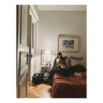 Birce Akalay Instagram - _______ “ Çıkmaz sokakta geri adım atmak da ileri gitmektir. “ Sana da merhaba Nilüfer. Let’s get excited a little bit more! 🖤 @birderdimvardizi #lightinthedark @ayna.yapim @burakmujdeci @kanald